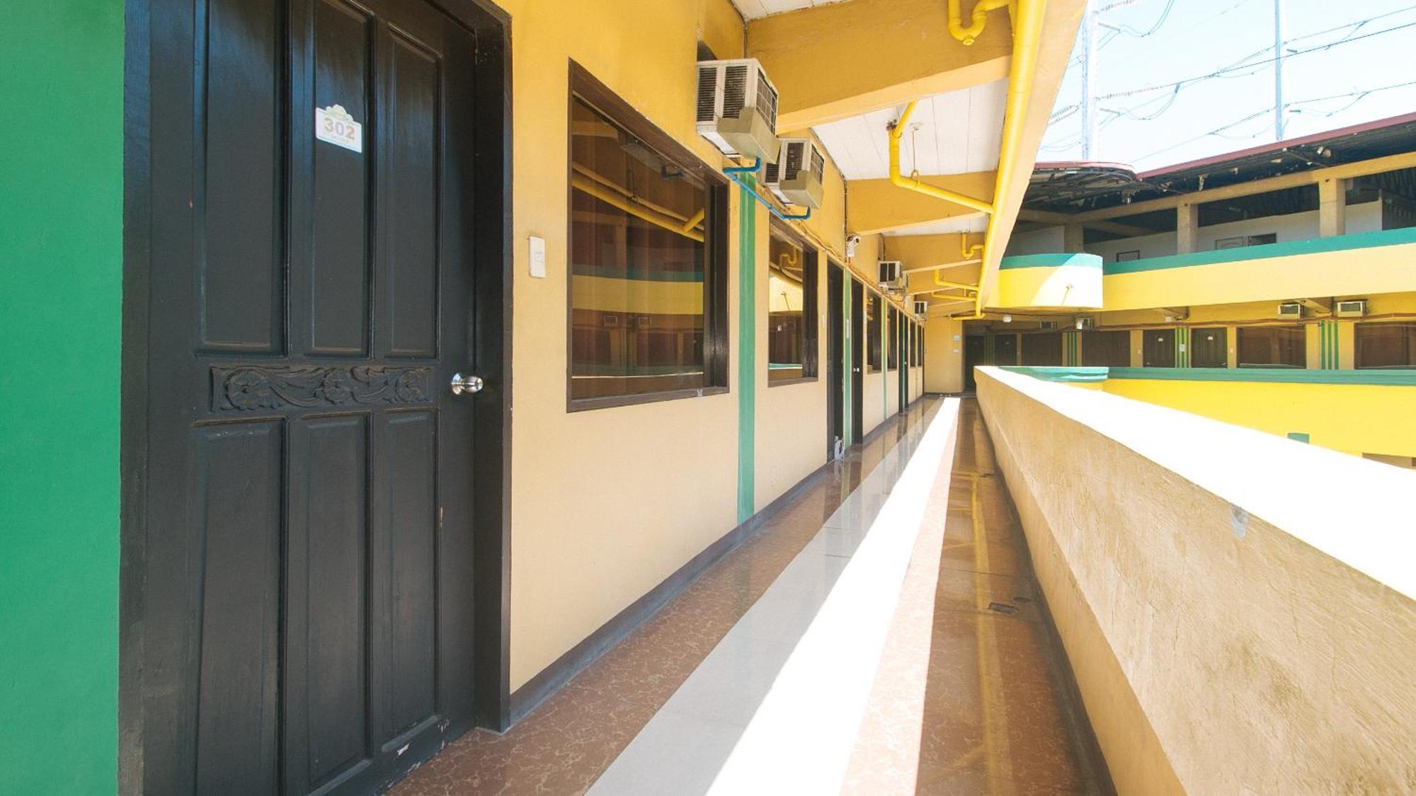 Reddoorz Near Sm City Muntinlupa San Pedro  Eksteriør billede